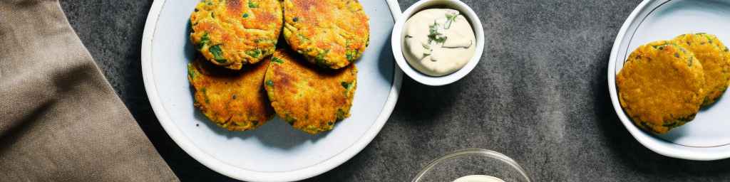 Chickpea patties with tahini sauce